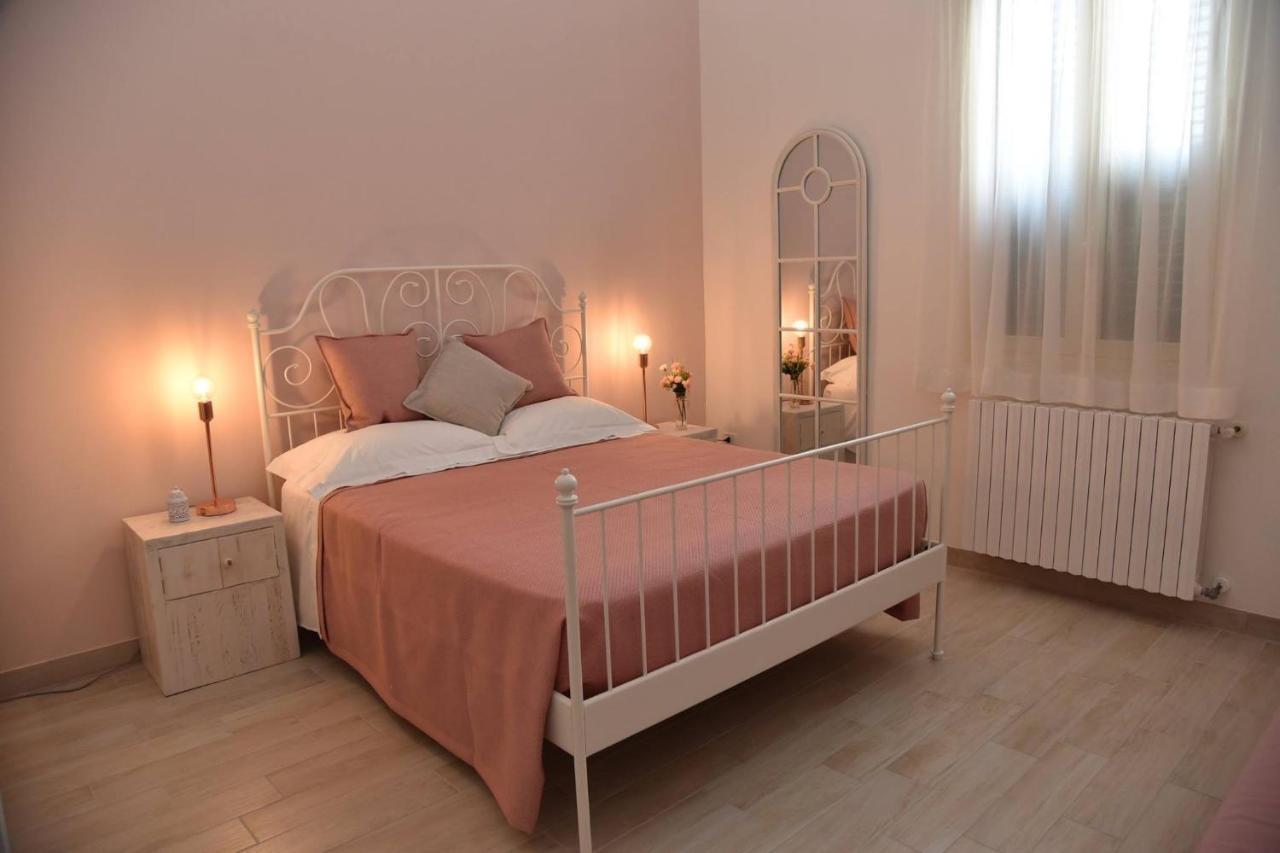 Ai Raggi Di Sole Bed & Breakfast Lecce Eksteriør bilde